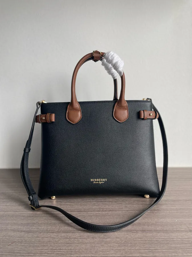 600 B Signature Tote Bag Classic Medium Banane Bag