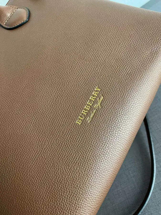 600 B Luxury Tote Bag Classic Medium Banana Bag