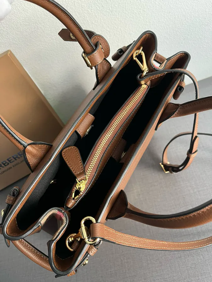 600 B Luxury Tote Bag Classic Medium Banana Bag