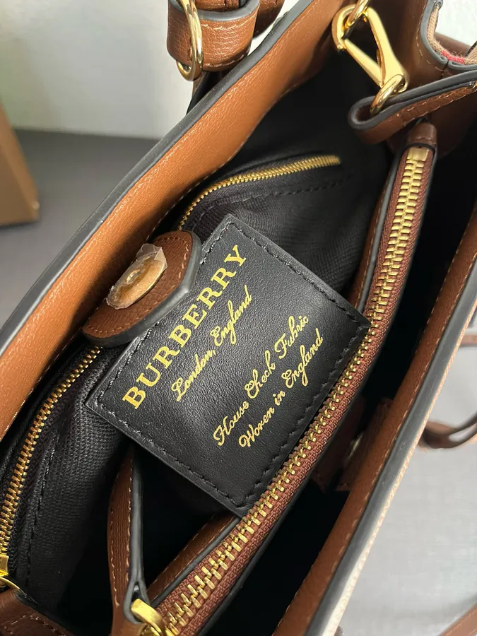 600 B Luxury Tote Bag Classic Medium Banana Bag