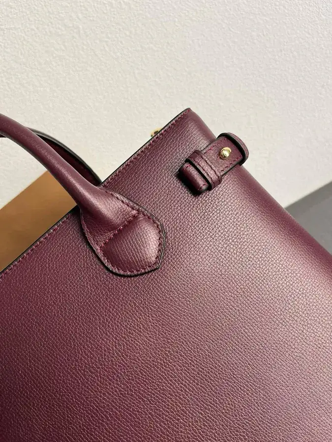 600 B Signature Tote Bag Classic Bucket Bag