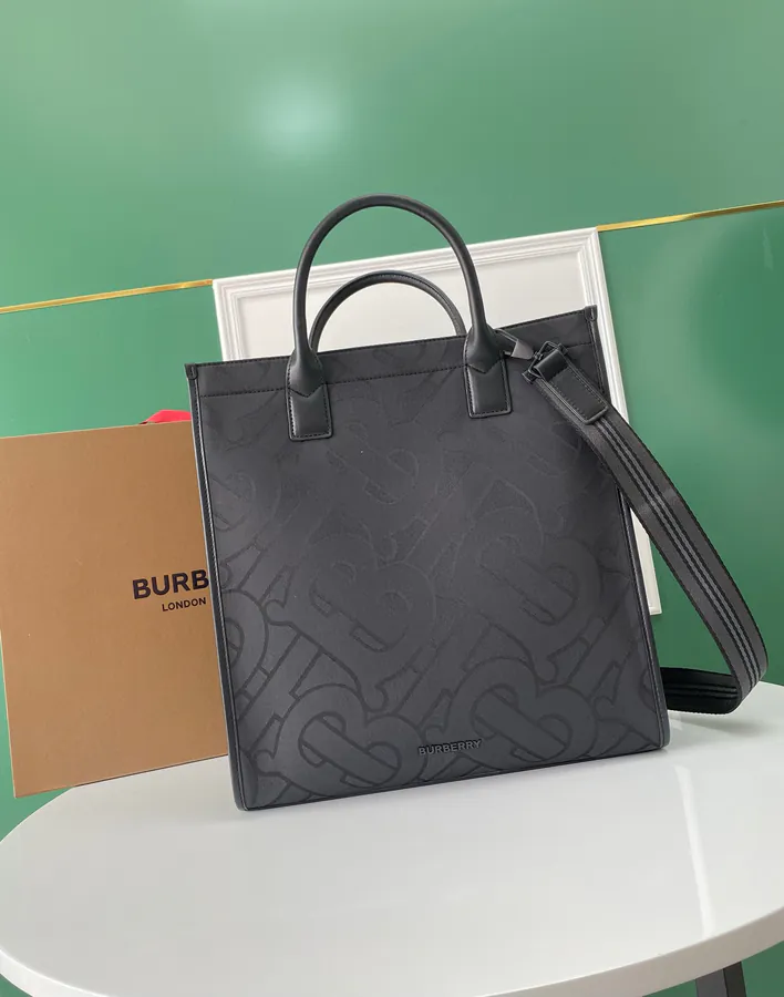 550 B Family's Latest Tote Bag