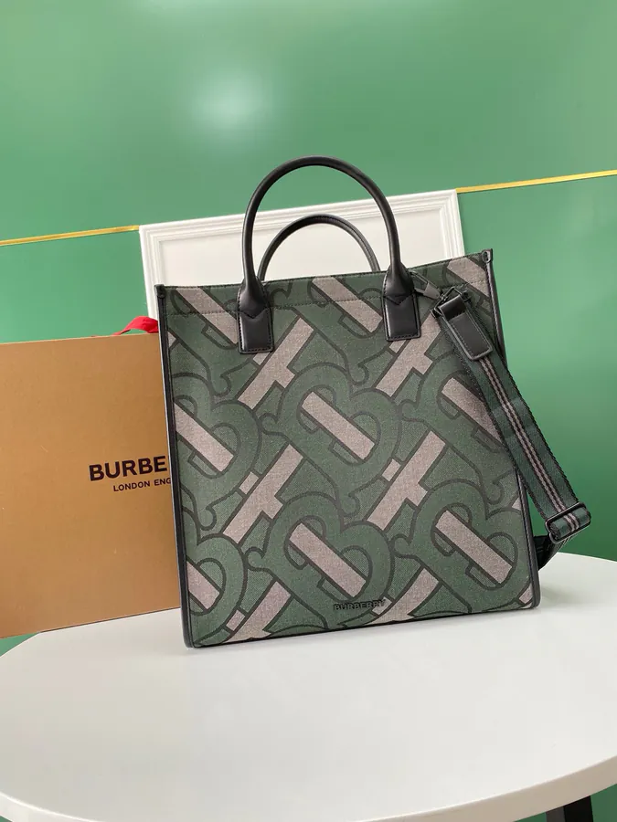 B House 550 Trendy Tote Bag with Grained Calfskin and Brand Logo
