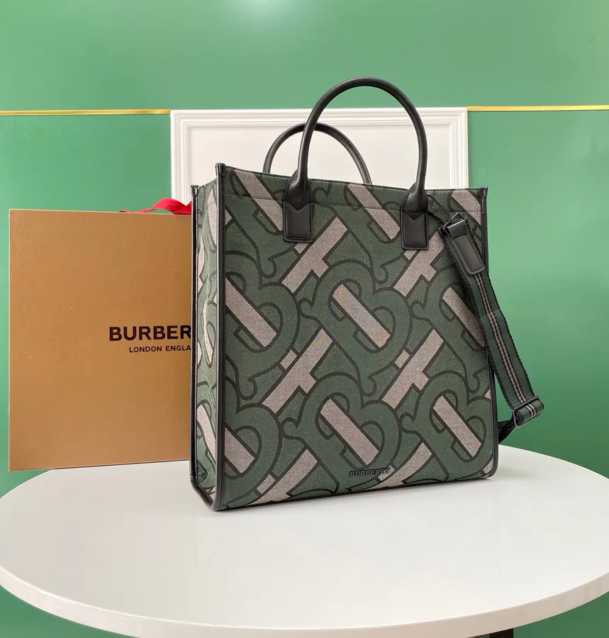 B House 550 Trendy Tote Bag with Grained Calfskin and Brand Logo