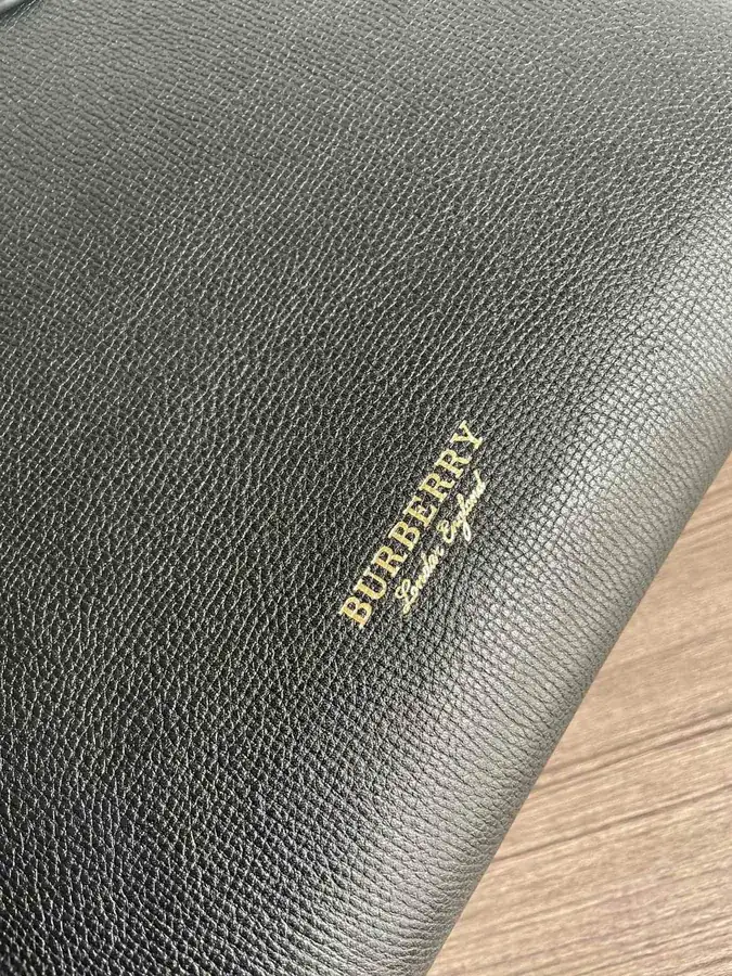 600 B Luxury Tote Bag Classic Medium Banana Bag