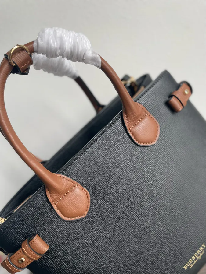 600 B Luxury Tote Bag Classic Medium Banana Bag