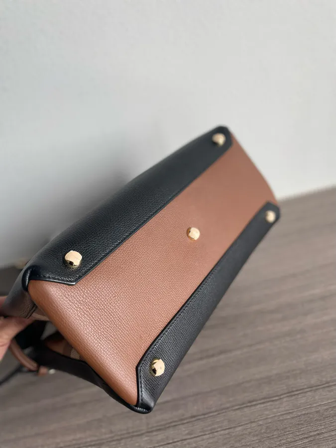 600 B Luxury Tote Bag Classic Medium Banana Bag