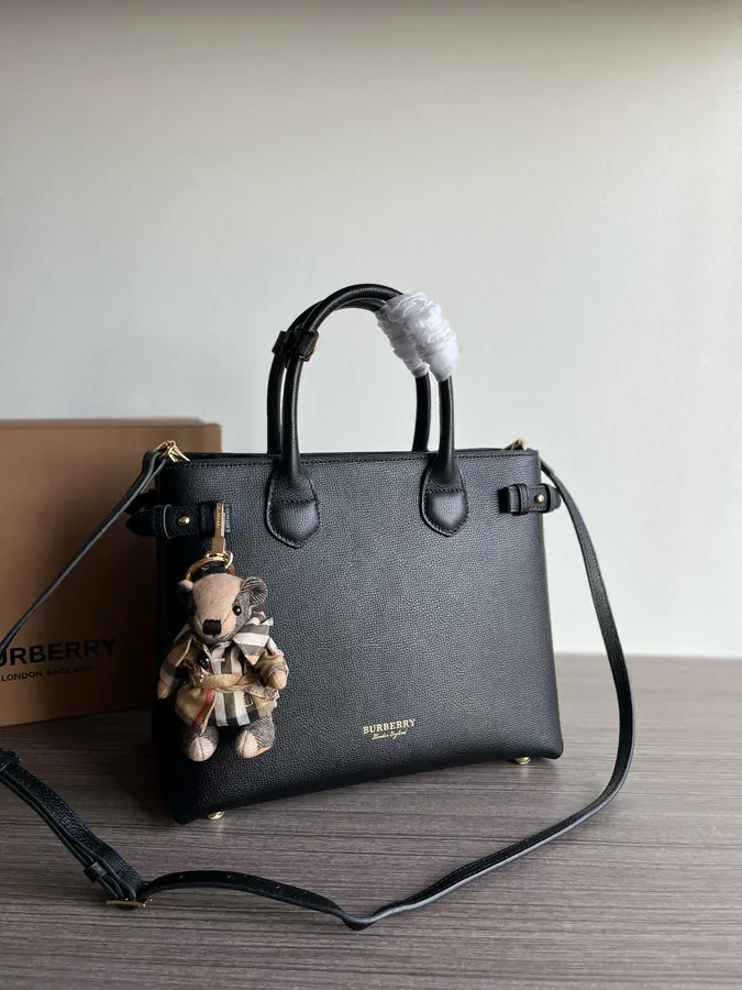 600 B Family Bestseller Tote Bag, Classic Medium Banana Bag