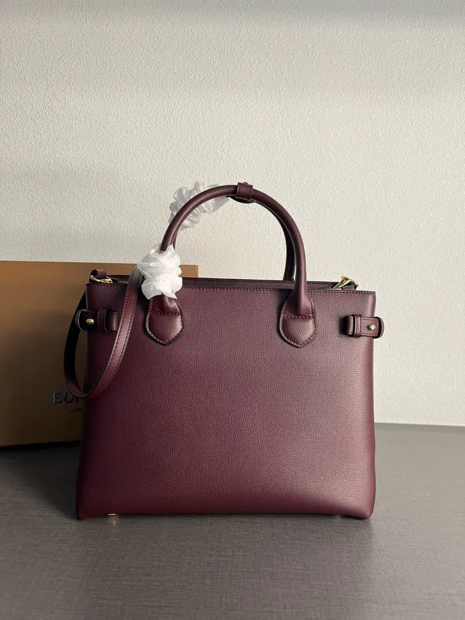 600 B Family Bestseller Tote Bag, Classic Medium Banana Bag