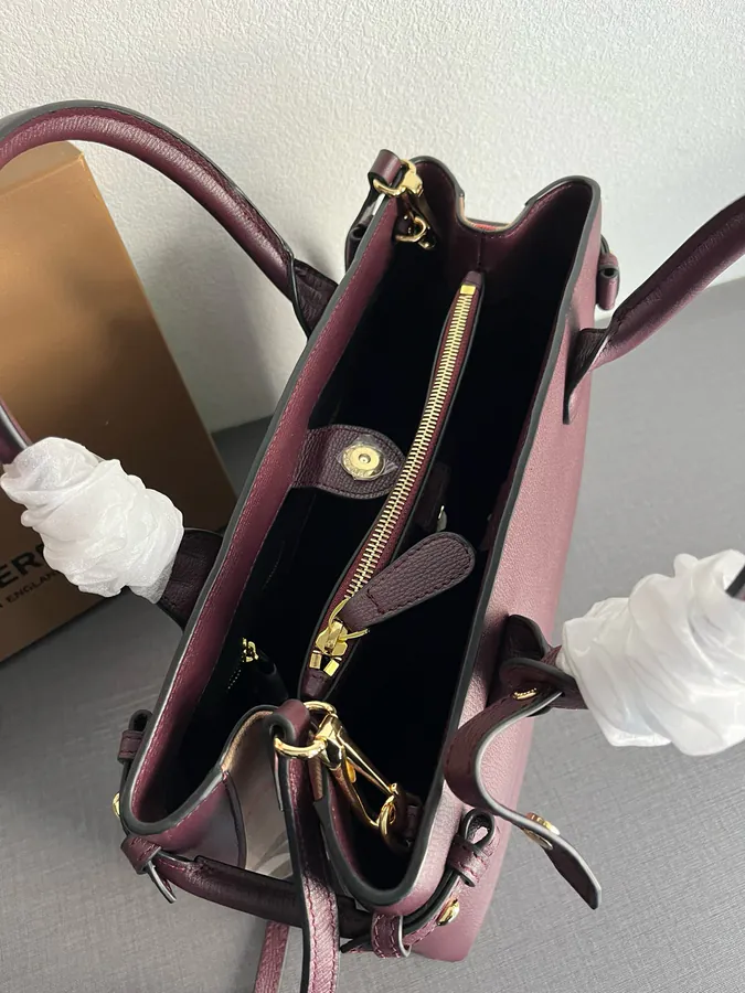 600 B Family Bestseller Tote Bag, Classic Medium Banana Bag
