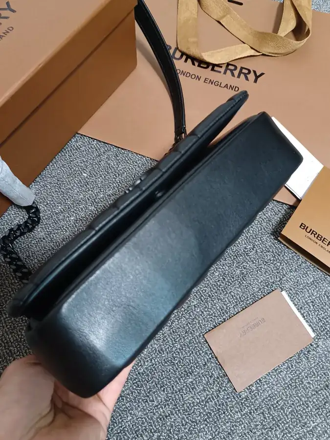 Burberry Lola – 萝纳包
