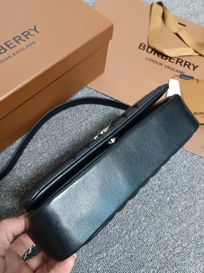 Burberry Lola – 萝纳包