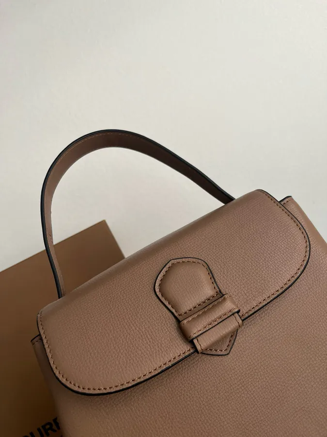 600 B Classic Style Tote Bag