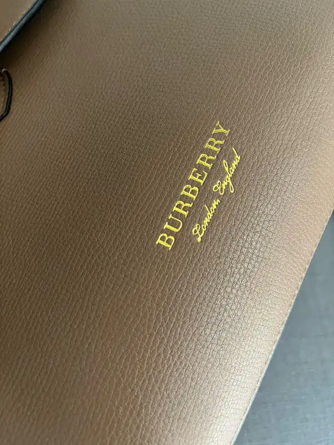 600 B Classic Style Tote Bag