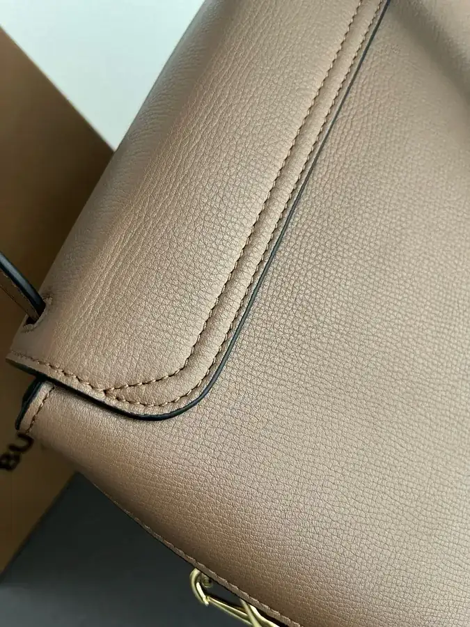600 B Classic Style Tote Bag