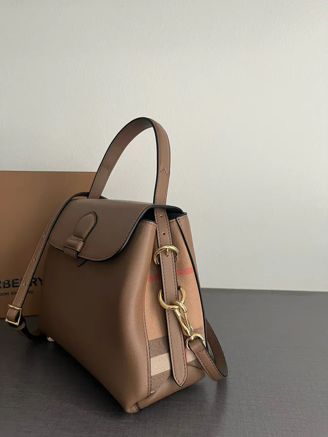 600 B Classic Style Tote Bag