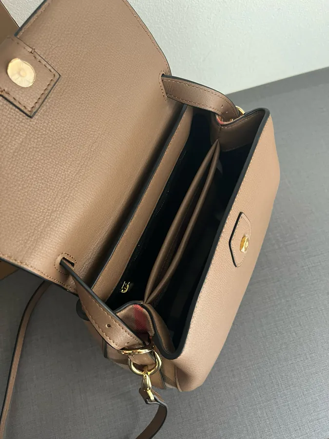 600 B Classic Style Tote Bag