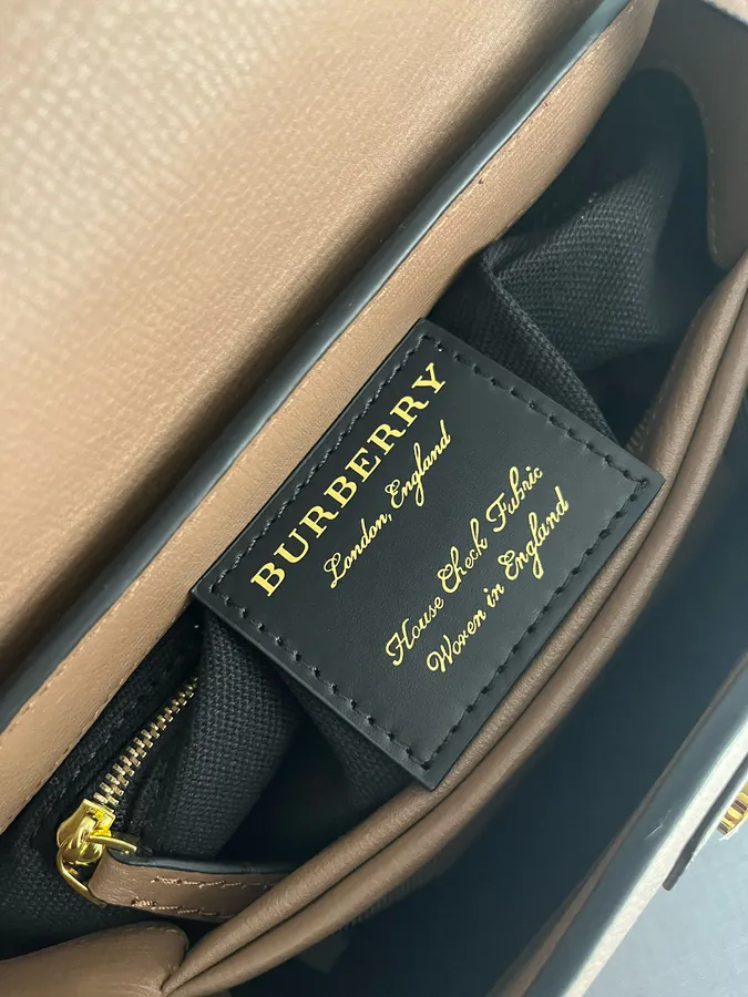 600 B Classic Style Tote Bag