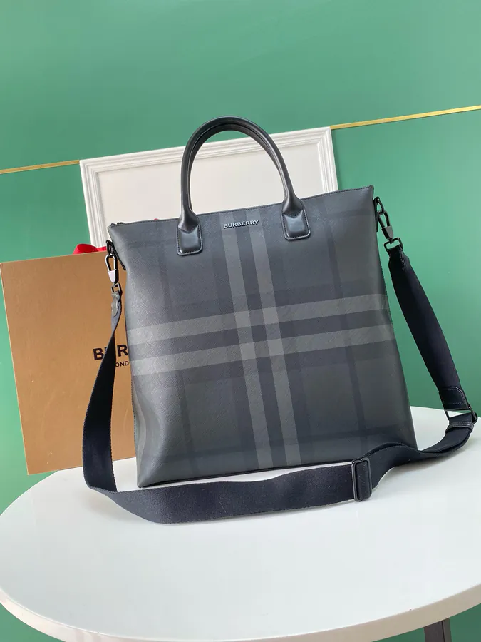 B House 550 Trendy Tote Bag with Grained Calfskin and Brand Logo