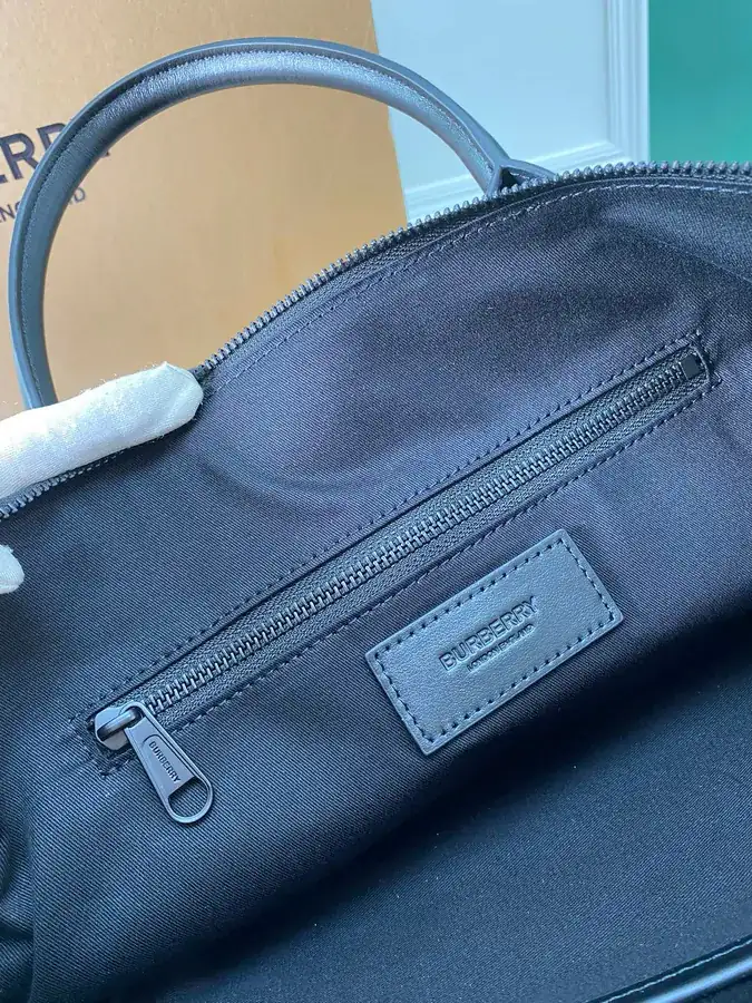 B House 550 Trendy Tote Bag with Grained Calfskin and Brand Logo