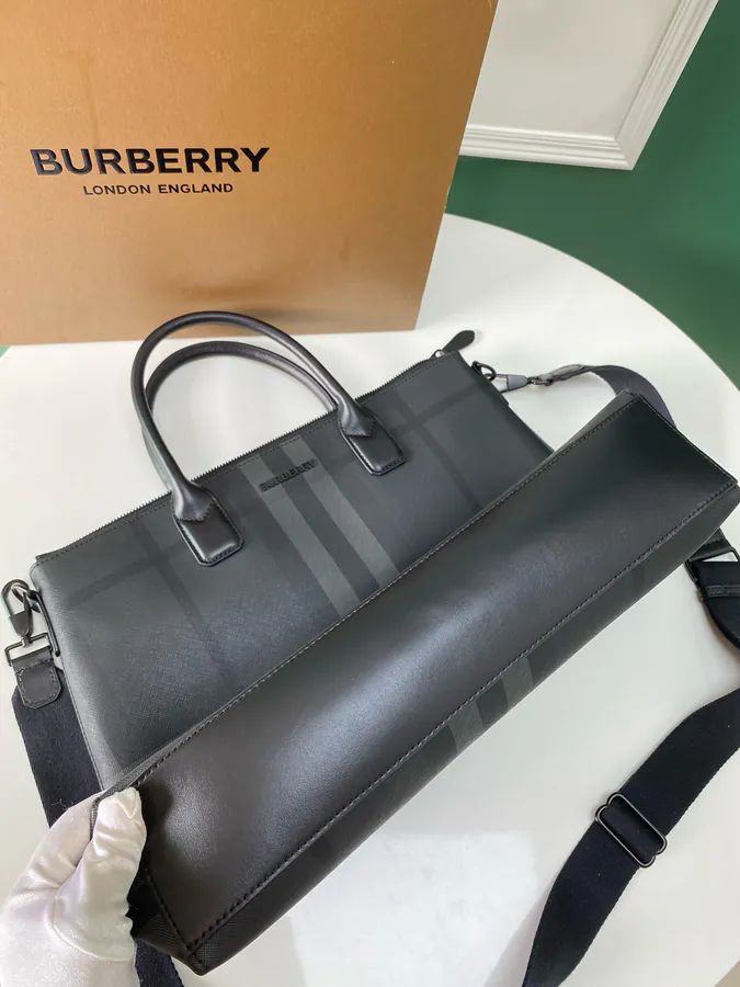 B House 550 Trendy Tote Bag with Grained Calfskin and Brand Logo