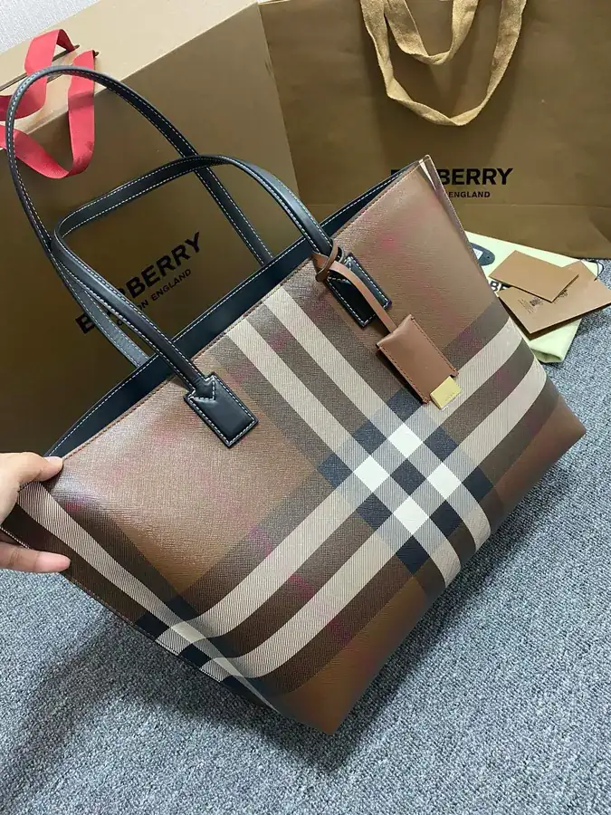 Thomas Burberry New Tote Bag