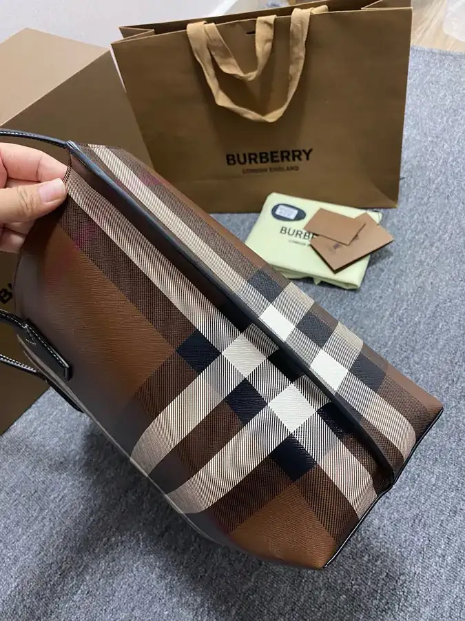 Thomas Burberry New Tote Bag