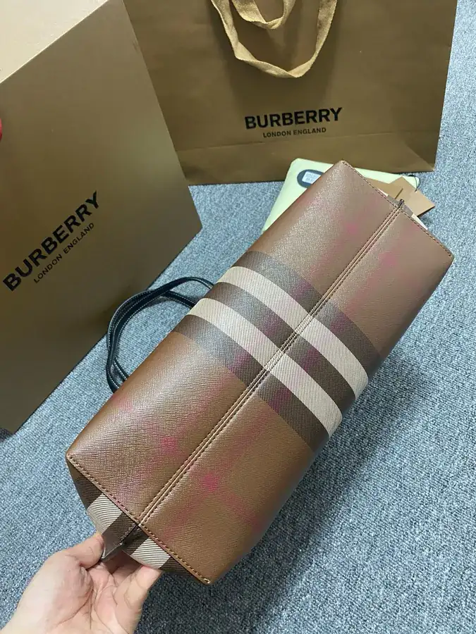 Thomas Burberry New Tote Bag