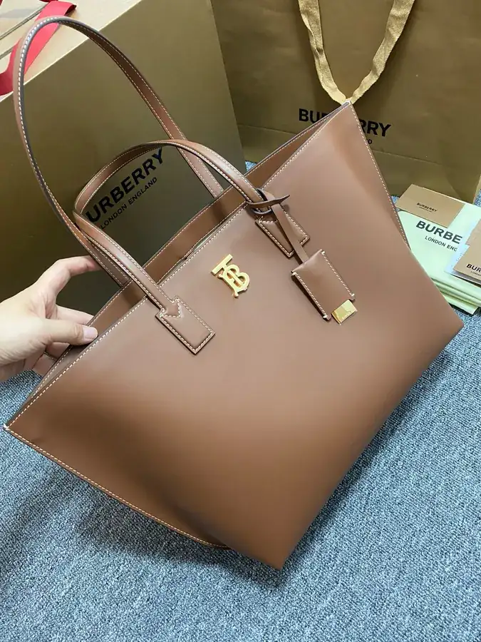 Thomas Burberry 450 B New Tote Bag