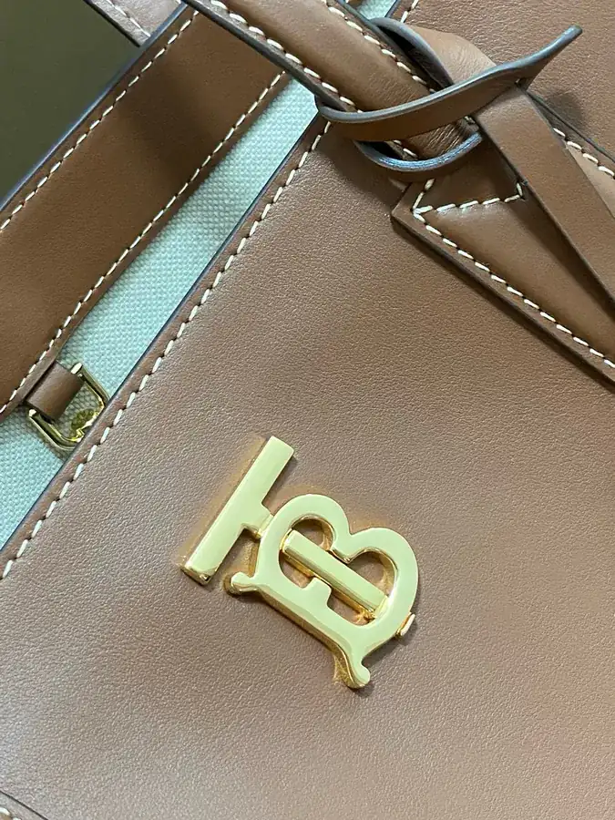 Thomas Burberry 450 B New Tote Bag