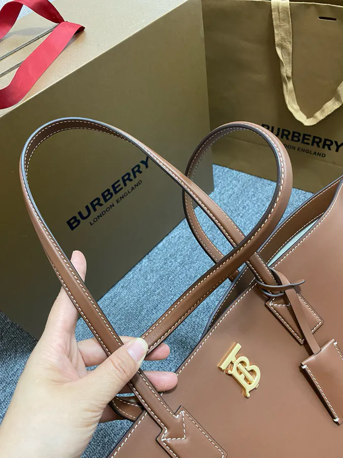 Thomas Burberry 450 B New Tote Bag
