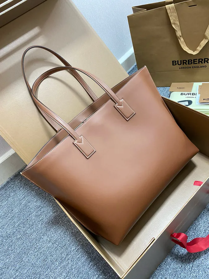 Thomas Burberry 450 B New Tote Bag