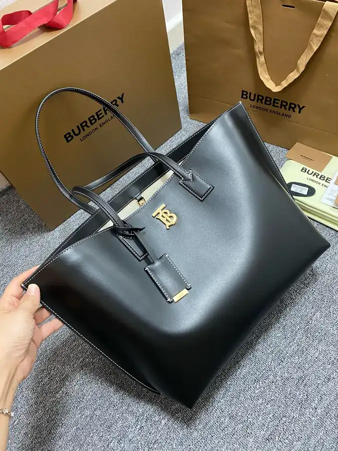 Thomas Burberry 450 B New Tote Bag
