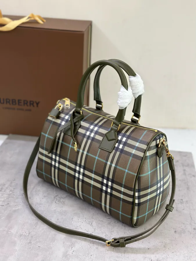 Burberry P450 Medium Pillow Bag