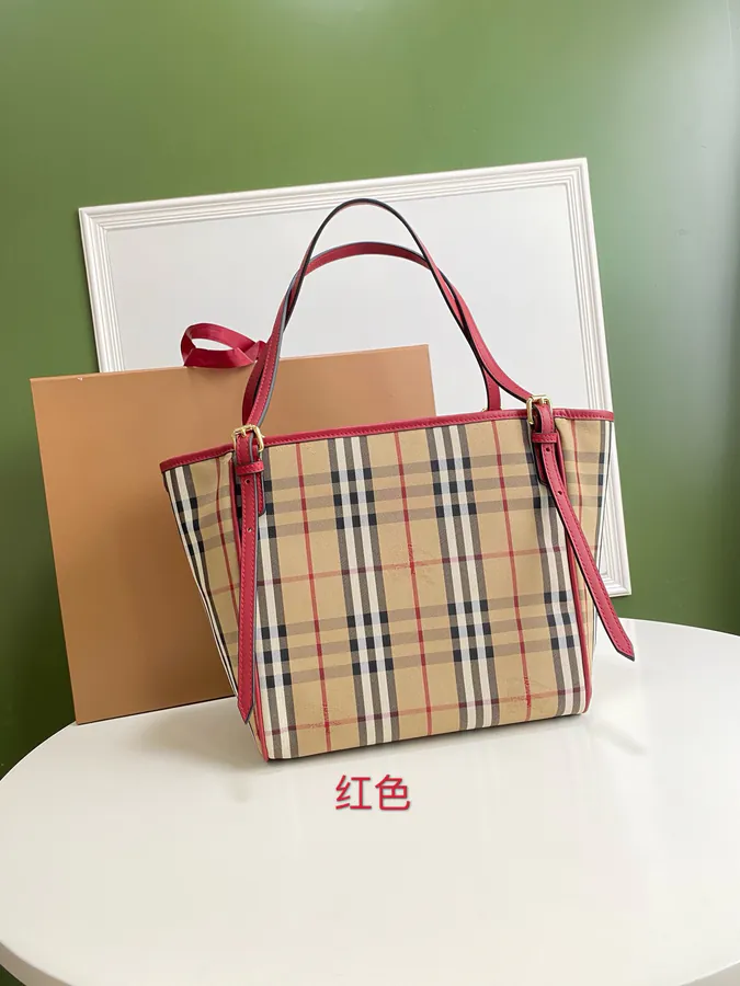 430 B House Hidden Horse Shopping Bag