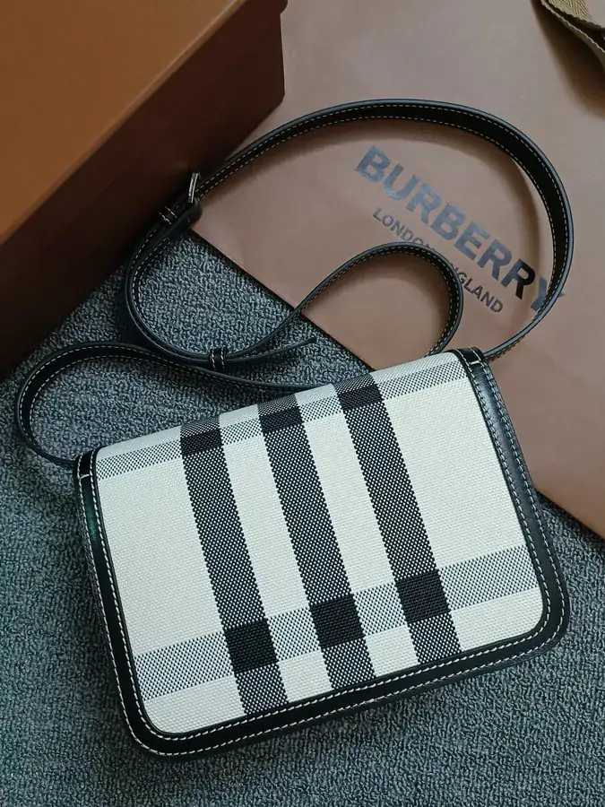 Thomas Burberry 600 B Edition Lock Clasp Tote