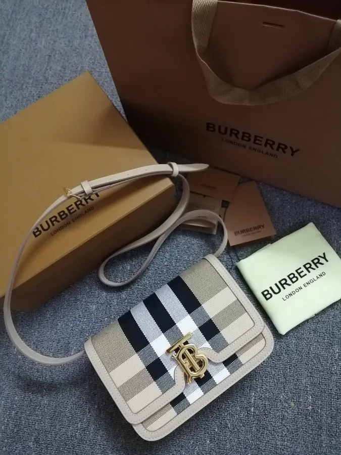 Thomas Burberry 600 B 专属标识锁扣包