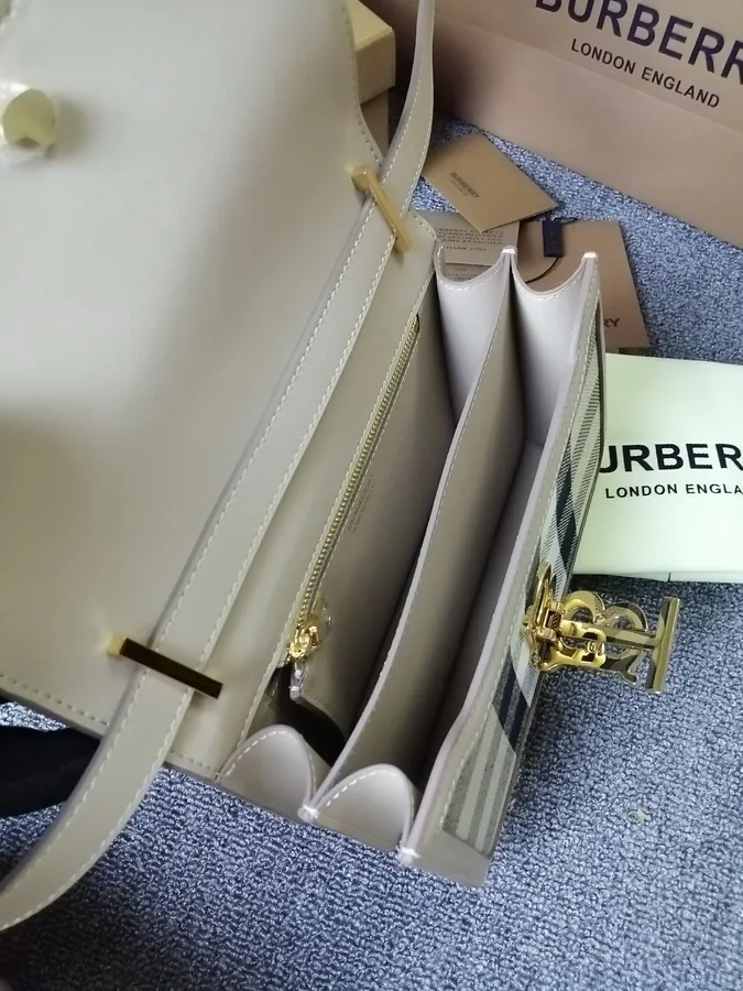 Thomas Burberry 600 B 专属标识锁扣包