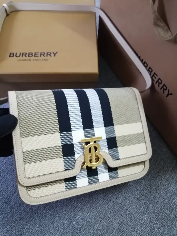Thomas Burberry TB Exclusive Identifier Lock Bag Medium