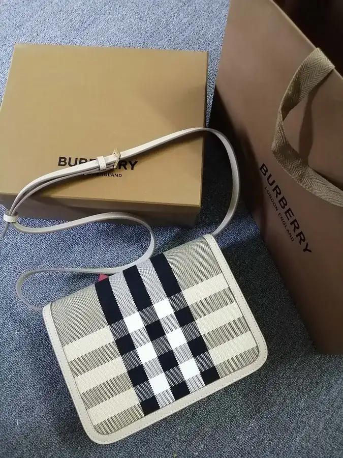 Thomas Burberry TB Exclusive Identifier Lock Bag Medium