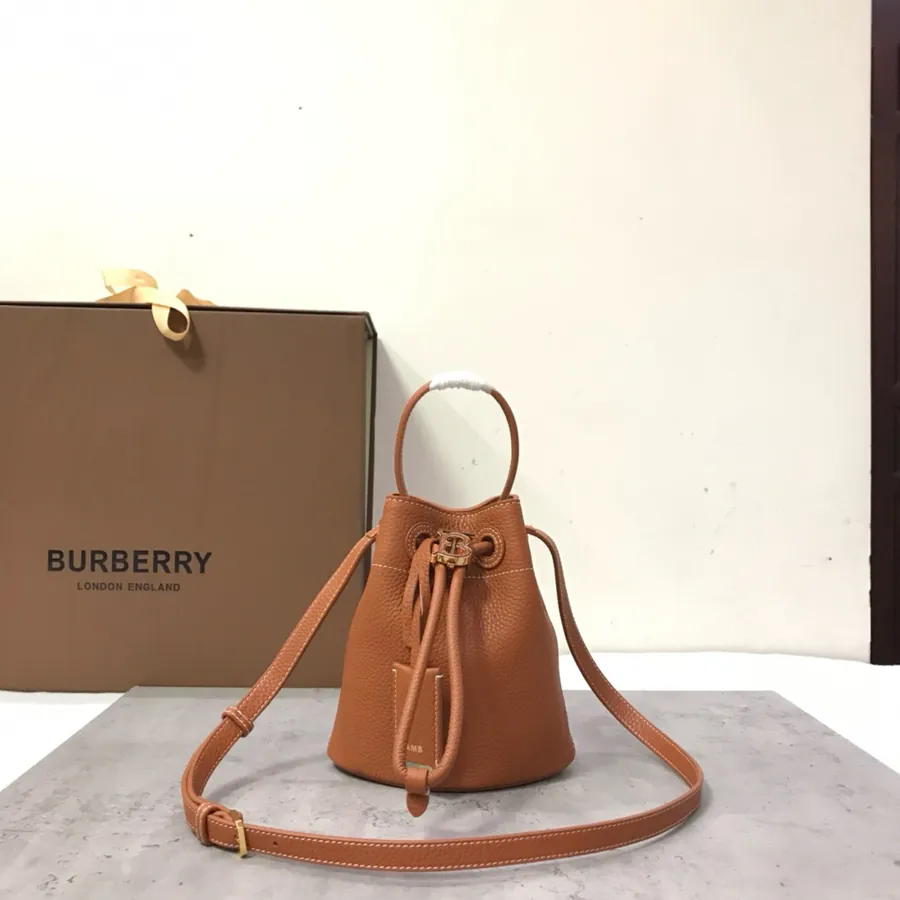 480 B Bucket Bag in Full Grain Calfskin