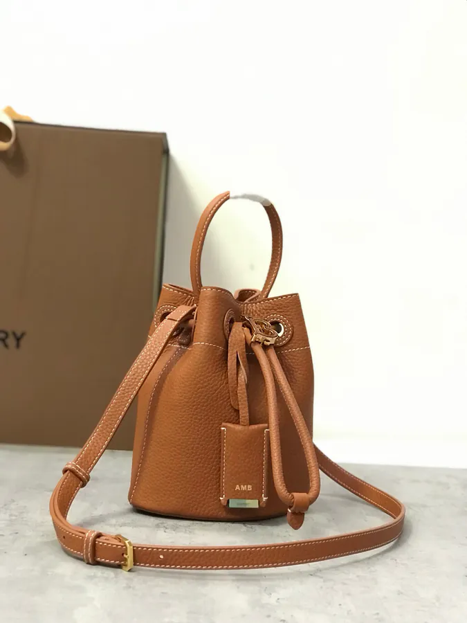 480 B Bucket Bag in Full Grain Calfskin