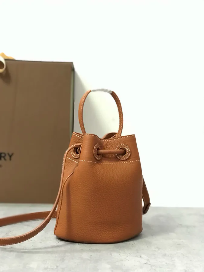 480 B Bucket Bag in Full Grain Calfskin