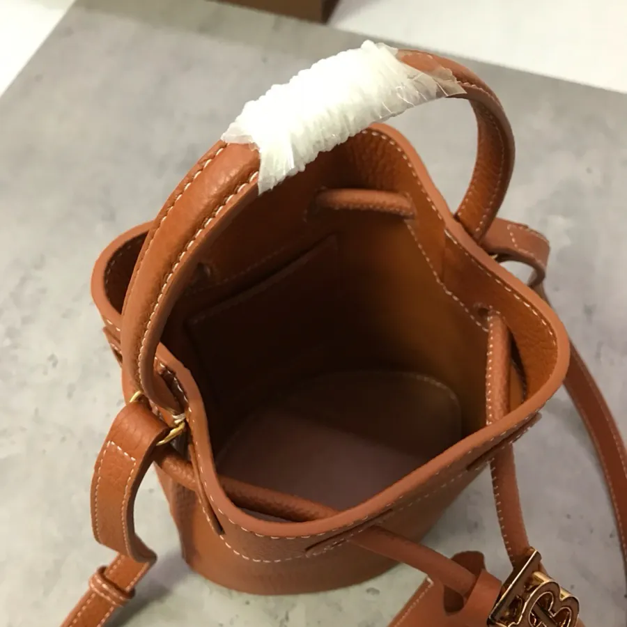 480 B Bucket Bag in Full Grain Calfskin