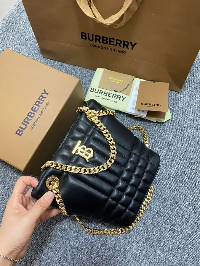 Burberry Lola – A Soft and Chic Quilted Runway Bag