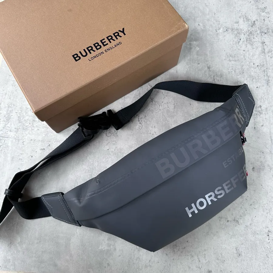 P400 B Style Waist Bag with Vintage Street Aesthetic