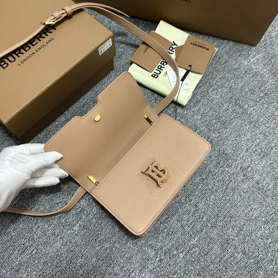 B House 630 Exclusive Lock Clasp Bag