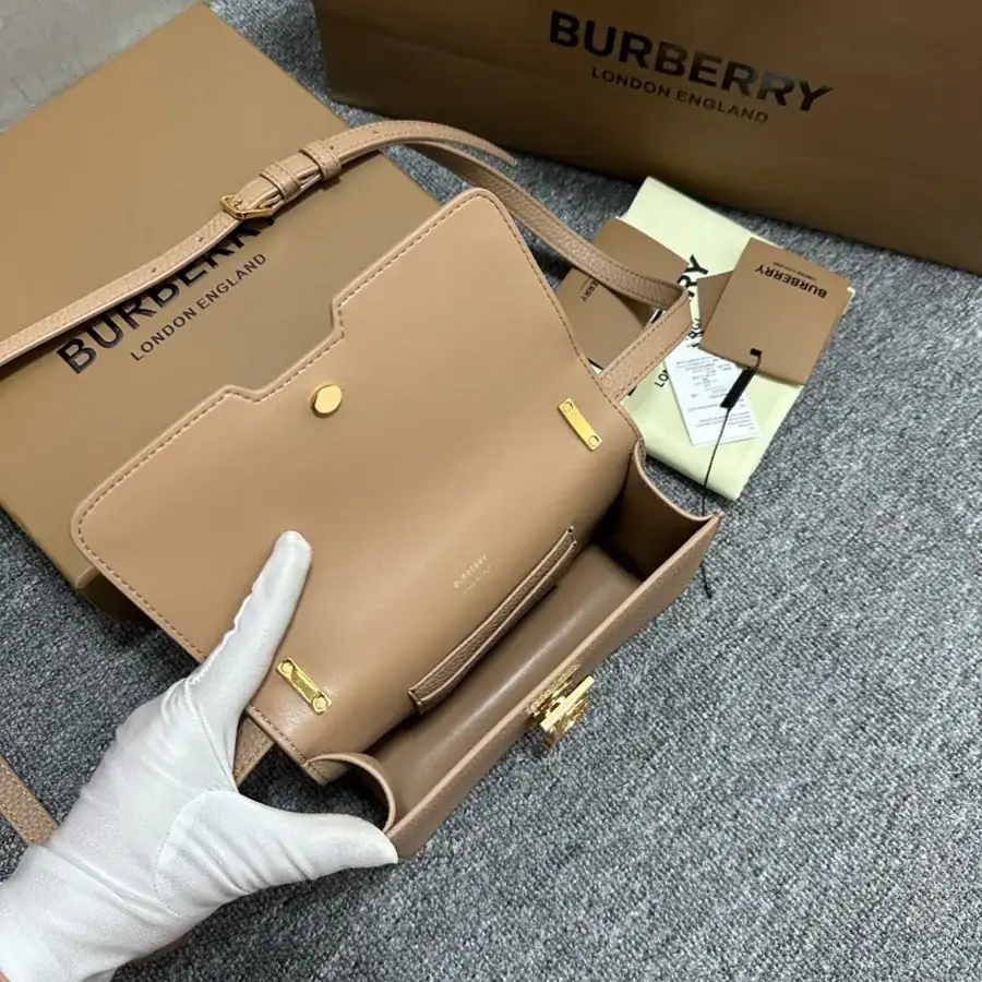 B House 630 Exclusive Lock Clasp Bag