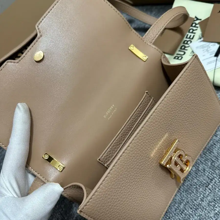 B House 630 Exclusive Lock Clasp Bag