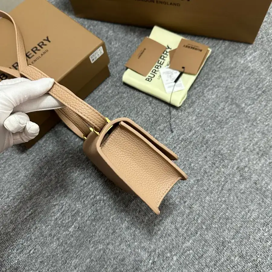 B House 630 Exclusive Lock Clasp Bag
